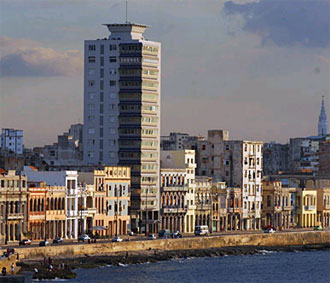 Chính phủ Cuba cũng vừa bỏ lệnh cấm công dân nước mình trú ngụ tại khách sạn vốn trước đây chỉ dành phục vụ khách nước ngoài.