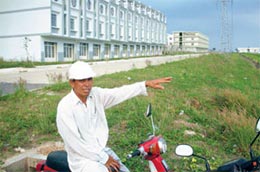 Một trong những nhà đầu tư đang bị kẹt nhà đất tại Bình Dương.