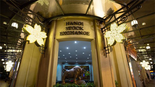 Các trường hợp chậm công bố báo cáo tài chính kiểm toán năm quá 5 ngày làm việc, HNX đã đưa vào danh sách chứng khoán không đủ điều kiện giao dịch ký quỹ và đưa vào diện bị cảnh báo đối với những doanh nghiệp chậm công bố quá 15 ngày.