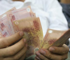 Việc không đưa tiền lãi gửi tiết kiệm và bảo tức bảo hiểm nhân thọ vào diện chịu thuế làm cho mục tiêu phát triển một hệ thống tài chính mạnh dựa trên các loại hình tổ chức tài chính, các công cụ tài chính và các thị trường tài chính đa dạng sẽ trở nên khó khăn hơn.