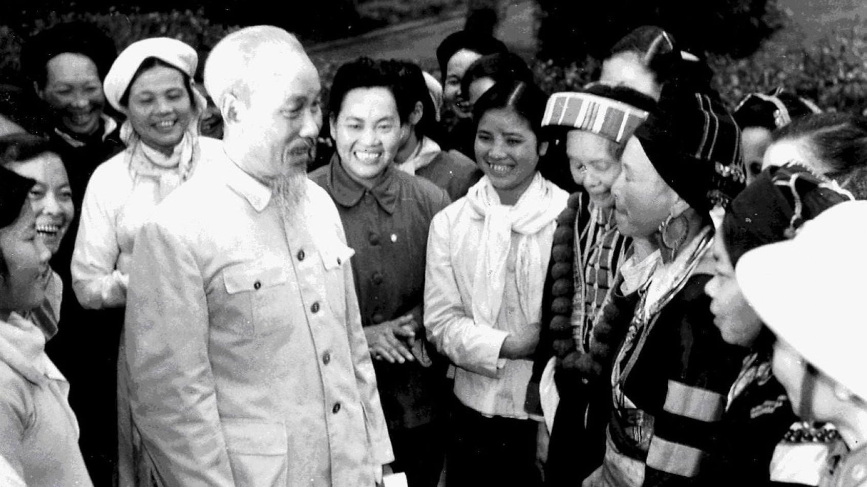 Bác Hồ với đại biểu dự Đại hội phụ nữ toàn quốc lần thứ III, tháng 3/1961 - Ảnh tư liệu.
