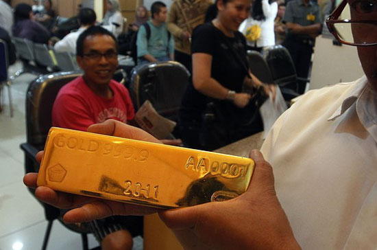 Trong tháng 8 vừa qua, giá vàng đã biến động dữ dội, tăng giảm như bão.