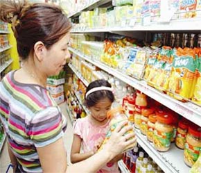 Tại siêu thị Intimex ở Hà Nội - Ảnh: VNN.