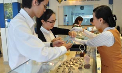 Giá vàng trồi sụt, giao dịch trầm xuống