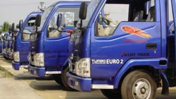 Lúng túng vì giá xăng tăng