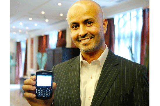 Ông Dany Bolduc giới thiệu BlackBerry Bold 9780 - Ảnh: M.Chung.