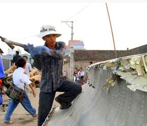 Doanh nghiệp phải đăng ký hệ thống thang, bảng lương với cơ quan quản lý Nhà nước về lao động của tỉnh, thành phố trước khi công bố áp dụng.