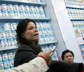 Điểm lại, từ đầu năm đến nay toàn bộ nhãn hiệu sữa có mặt trên thị trường đều được điều chỉnh giá tăng một lần với mức tăng ít nhất 5-10%.