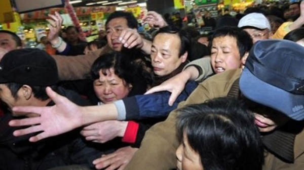 Dân Trung Quốc lại đua nhau trả muối