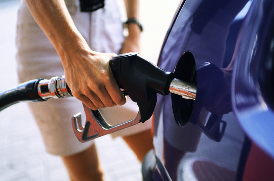 Cục Quản lý giá đưa ra hai nguyên tắc điều chỉnh mà căn cứ vào đó, xem ra giá bán lẻ xăng dầu trong nước sẽ khó giảm trong năm nay.