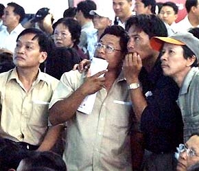 Cho dù tấn bi hài kịch này kết thúc như thế nào thì những hiệu ứng của nó đối với lòng tin của công chúng đầu tư sẽ còn ở lại.