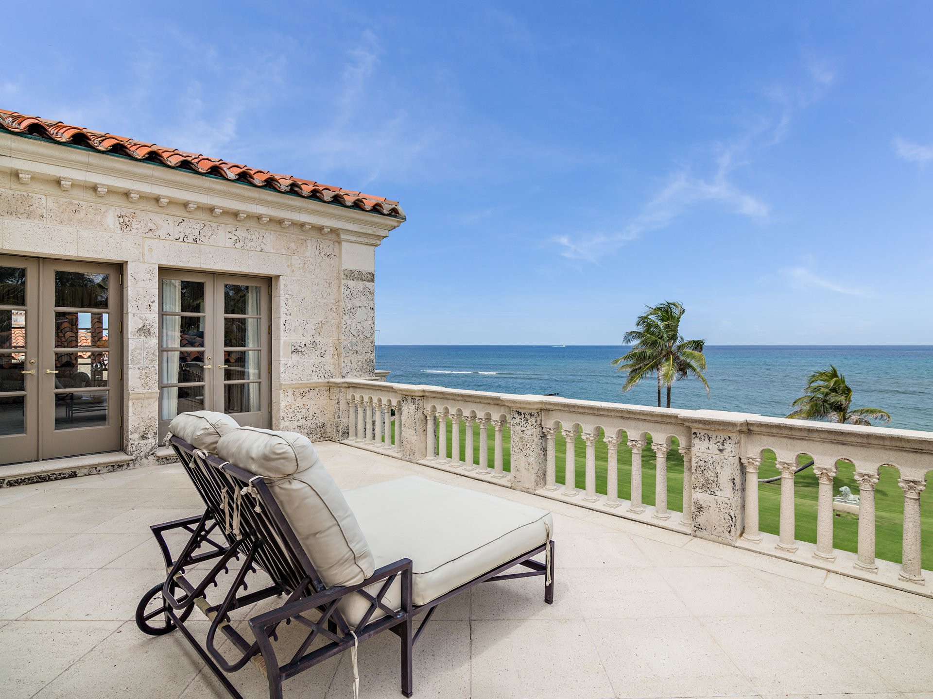 Cận cảnh dinh thự đắt nhất khu bờ biển tỷ phú của Mỹ - Ảnh 25.