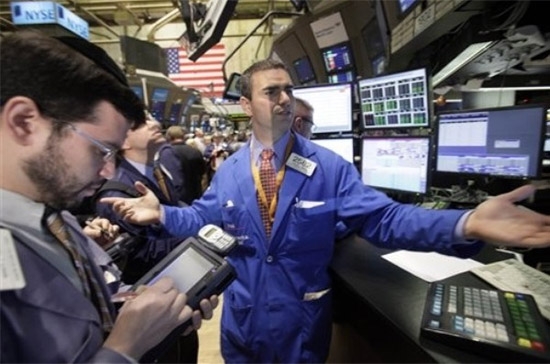 Với phiên tăng điểm này, Dow Jones đang dần bỏ xa trên ngưỡng 11.000 điểm và S&P 500 một lần nữa vượt qua ngưỡng 1.200 điểm - Ảnh: AP.