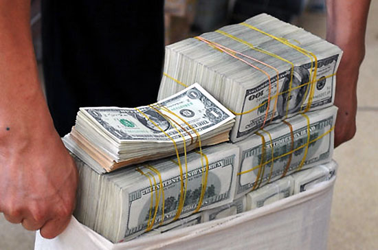 Tính theo dữ liệu Ngân hàng Nhà nước công bố, tăng trưởng tín dụng bằng ngoại tệ 5 tháng đầu năm đã lên tới 20,23%, trong khi bằng VND chỉ khoảng 3,51% - Ảnh: VnExpress.