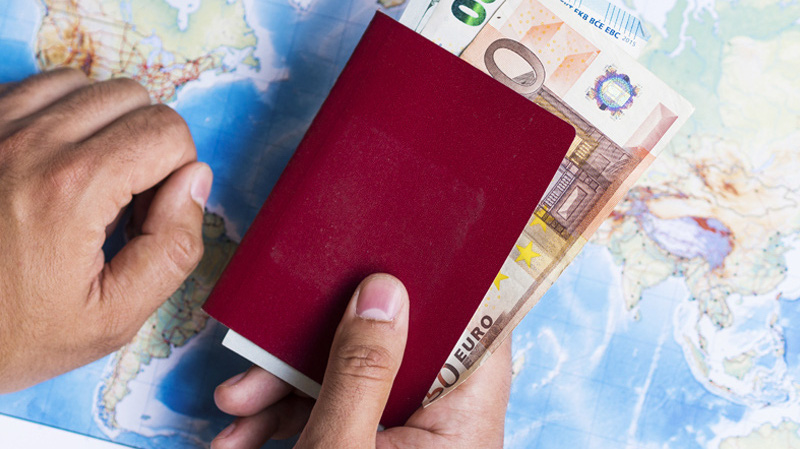 Chương trình "hộ chiếu vàng" của Cyprus cho phép người nước ngoài dùng tiền để "mua" quốc tịch. Ảnh: Reuters.