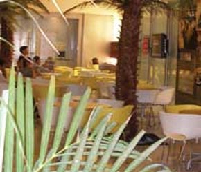 Không gian Sở Giao dịch Chứng khoán Singapore được thiết kế giống như một quán café loại nhỏ.