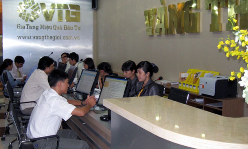 Nhà đầu tư tại Sàn giao dịch vàng Thế giới.
