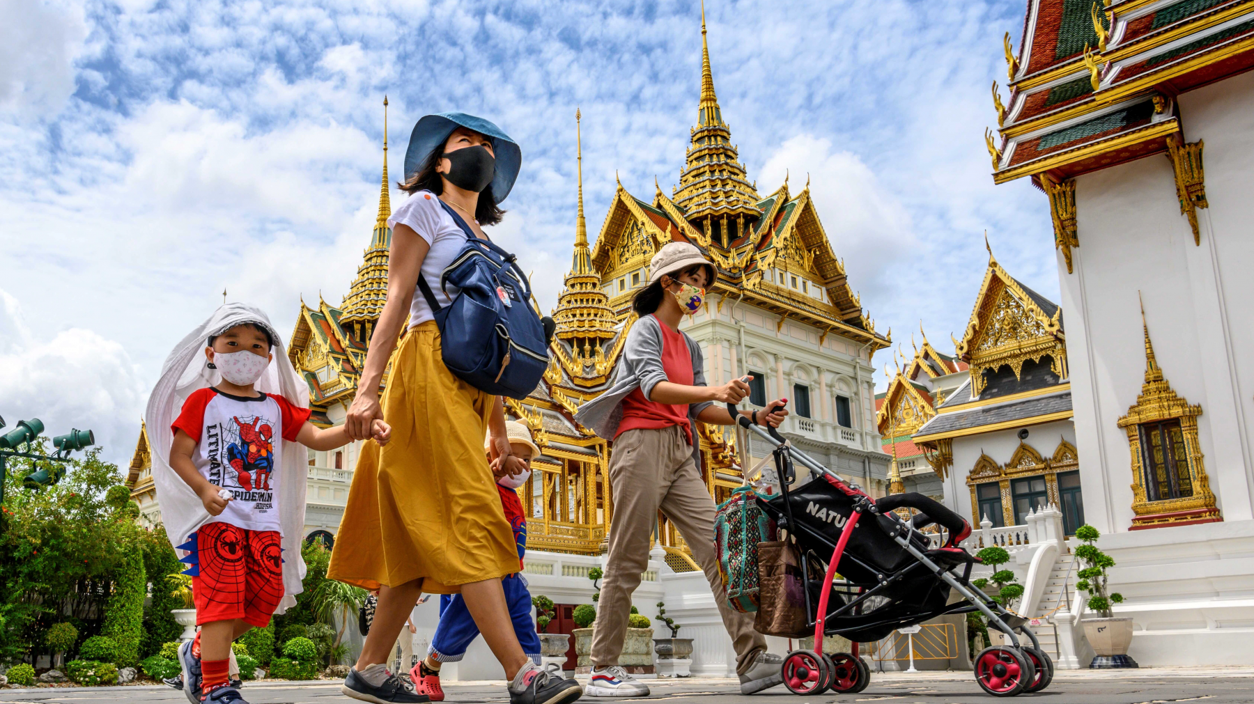 Thái Lan đang nỗ lực chống chọi với làn sóng dịch bệnh mới bùng phát từ giữa tháng 12 và lan rộng khắp 61/77 tỉnh thành của nước này - Ảnh: SCMP