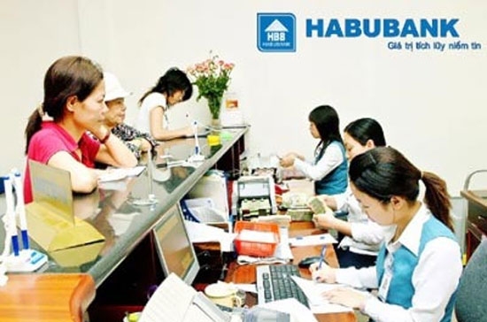 Giao dịch tại ngân hàng Habubank.