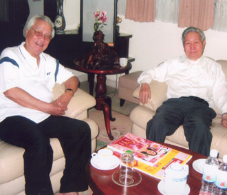 Ảnh chụp tháng 2/2006, nhân dịp GS. Đào Nguyên Cát đến thăm gia đình nguyên Thủ tướng Võ Văn Kiệt.