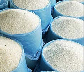 Đánh vào tâm lý một số người dùng “sính” gạo ngoại, nhiều nhà bán lẻ đã đánh lừa khách hàng bằng cách dùng gạo nội loại ngon, đẹp rồi gắn vào một cái tên rất ngoại rồi bán với giá cũng rất... ngoại.