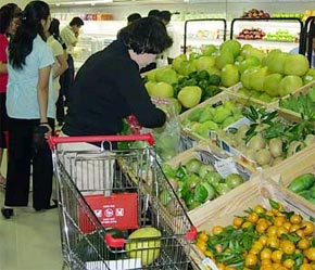 "Giá cả của hầu hết các nhóm hàng hoá, dịch vụ trong 6 tháng đầu năm nay đều tăng và tăng cao hơn cùng kỳ năm 2006."