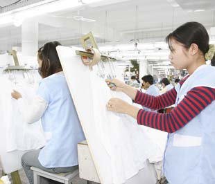 Dự kiến, số lao động dệt may tại Việt Nam vào năm 2010 sẽ khoảng 2,5 triệu người và đến 2020 sẽ ở mức 3 triệu người