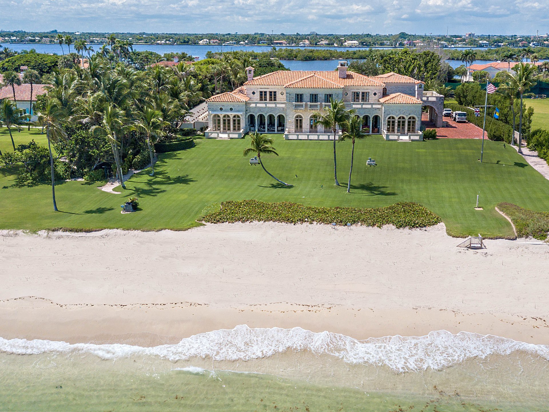 Cận cảnh dinh thự đắt nhất khu bờ biển tỷ phú của Mỹ - Ảnh 26.