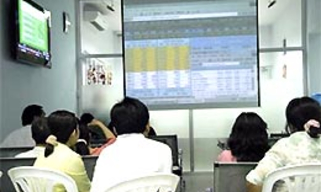Ngân hàng Nhà nước cho biết, đến nay, mặc dù hoạt động của các sàn giao dịch vàng đã chững lại thì dư nợ cho vay trên các sàn giao dịch vàng tại Hà Nội và Tp.HCM cũng hơn 2.000 tỷ đồng - Ảnh: T.T.D.