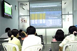 Ngân hàng Nhà nước cho biết, đến nay, mặc dù hoạt động của các sàn giao dịch vàng đã chững lại thì dư nợ cho vay trên các sàn giao dịch vàng tại Hà Nội và Tp.HCM cũng hơn 2.000 tỷ đồng - Ảnh: T.T.D.