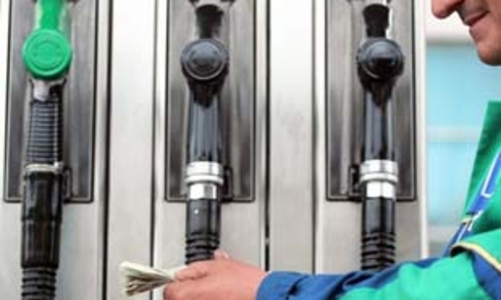 Giá dầu liên tục giảm, giá vàng ổn định