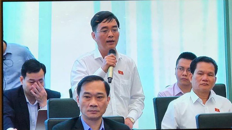 Đại biểu Hoàng Quang Hàm phát biểu tại hội nghị.