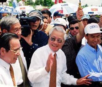 "Từ những đóng góp của ông trong việc thực hiện công cuộc đổi mới, nhiều chuyên gia, học giả đã gắn liền sự nghiệp của ông với hai chữ đổi mới."