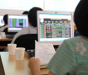 Thị trường đang cho thấy nguồn tiền mạnh, thường trực và chỉ chờ cơ hội để bùng nổ - Ảnh: Quang Liên.