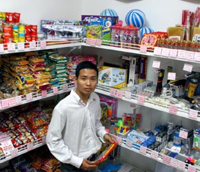 Những công ty sản xuất hàng tiêu dùng thường đầu tư nhiều thời gian và tiền bạc để xây dựng mối quan hệ vững chắc với người tiêu dùng cuối cùng dưới dạng các thương hiệu - Ảnh: VT.