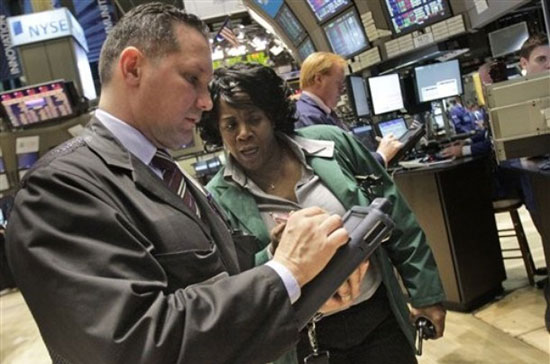 Các chỉ số cố tăng điểm nhưng không thành công - Ảnh: AP.