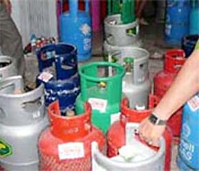 Hiện cả nước có khoảng gần 100 công ty, cơ sở kinh doanh gas đang cạnh tranh quyết liệt với nhau.