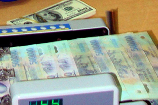 Điều đáng lo là từ đầu năm đến nay, nợ xấu liên tục tăng, nếu so với thời điểm tháng 8/2010 thì nợ xấu đã tăng từ mức 2,53% lên 3,21%.