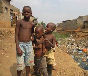 Theo thống kê của Liên hiệp quốc và Liên minh châu Phi, đến nay số tiền viện trợ của các nước giàu cho châu Phi chỉ còn bằng 1/4 con số cam kết ban đầu.