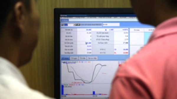 “Không nên lùi thời hạn đánh thuế thu nhập chứng khoán”