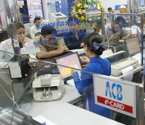 Vay cầm cố chứng khoán cũng là một trong những nghiệp vụ tín dụng cho vay của nhiều ngân hàng - Ảnh: Việt Tuấn.