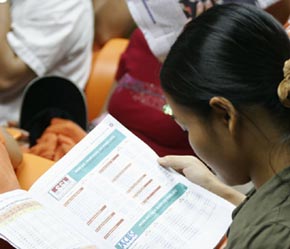 Tại sàn Tp.HCM, nhà đầu tư nước ngoài trong tuần qua đã bỏ ra gần 73 tỷ đồng để mua cổ phiếu FPT, đưa cổ phiếu này đứng đầu danh sách các cổ phiếu được các nhà đầu tư ngoại bỏ tiền mua nhiều nhất trong tuần - Ảnh: Việt Tuấn.