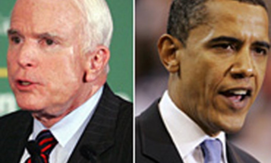 Ông John McCain (trái) và ông Obama.