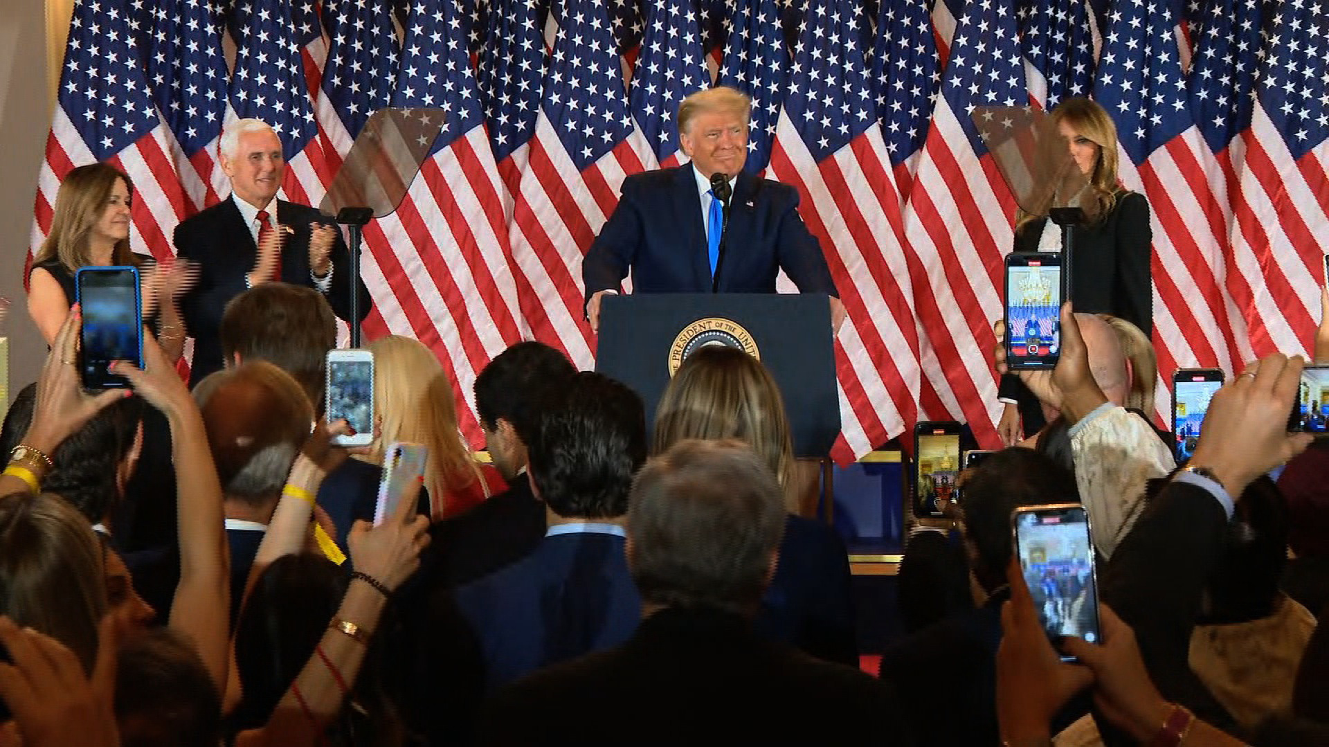 Tổng thống Mỹ Donald Trump phát biểu tại Nhà Trắng rạng sáng 4/11 - Ảnh: Pool.