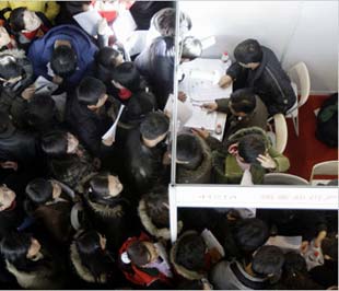 Cảnh chen chúc tại một hội chợ việc làm, tổ chức tại Bắc Kinh (Trung Quốc) đầu tháng 2 này.