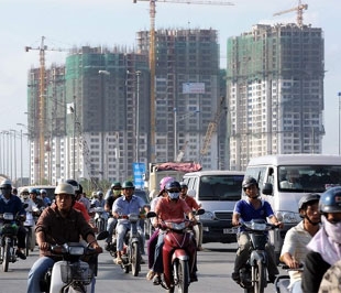 Dòng người và xe trên đường phố Tp.HCM - Ảnh: Getty Images.