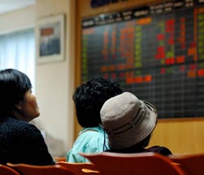 Có thể, trong thời gian tới, Ủy ban sẽ tiếp tục có những kết luận liên quan đến một số công ty chứng khoán khác nằm trong diện phản ánh của dư luận trong thời gian qua - Ảnh: Việt Tuấn.