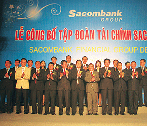 Thành viên Hội đồng Quản trị và Ban điều hành Tập đoàn Tài chính Sacombank.