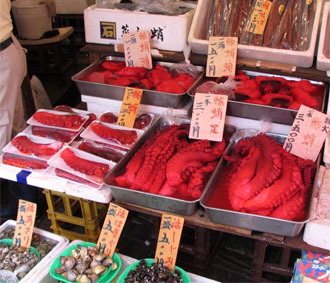 Giá thực phẩm tăng cao đang ảnh hưởng lớn đến đời sống của người dân Đông Á.