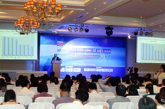 Quang cảnh hội thảo “Kịch bản kinh tế Việt Nam 2012: Đâu là cơ hội?” tại Tp.HCM. Một năm đầy sóng gió của nền kinh tế trong nước và thế giới sắp sửa khép lại.